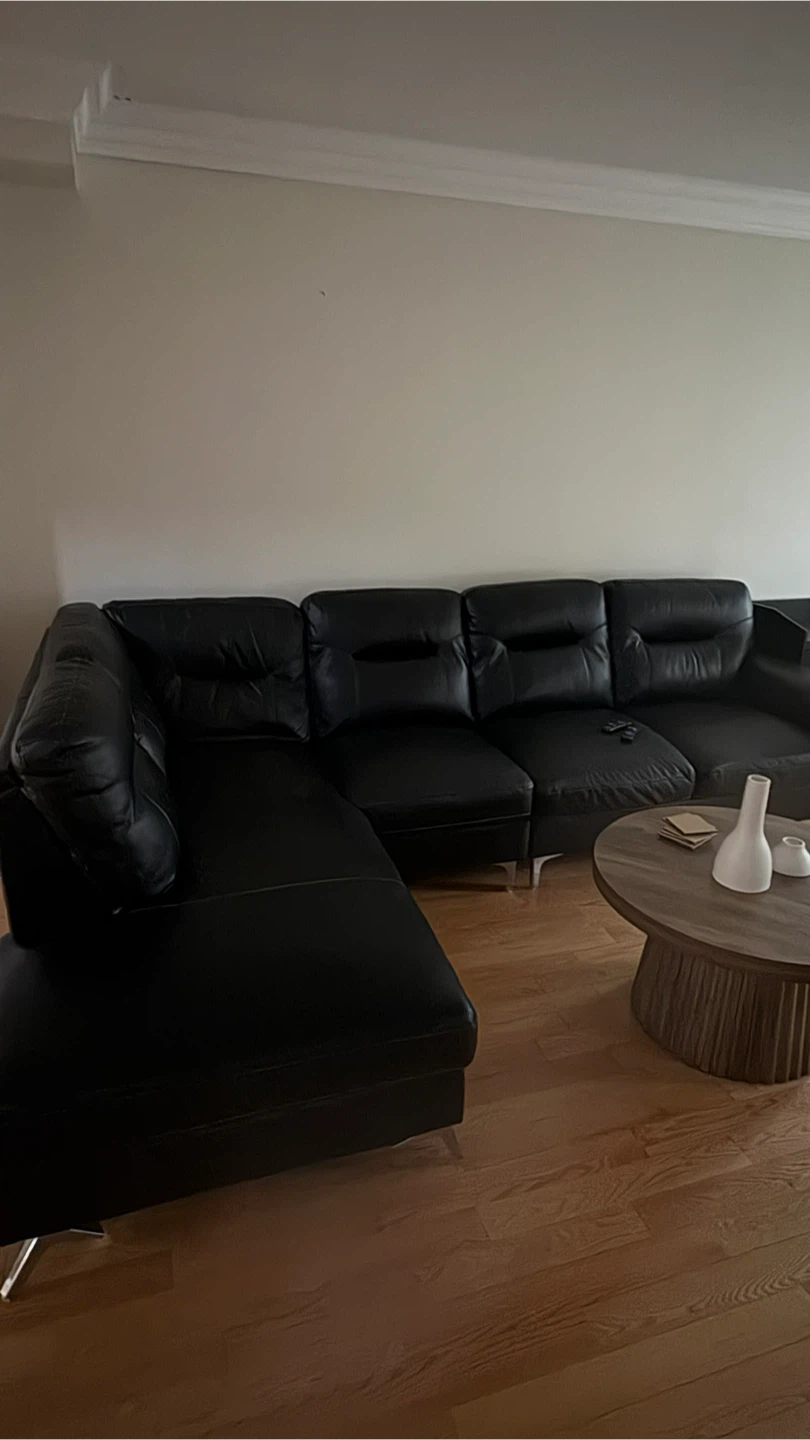 Black Sectional Sofa with Chaise