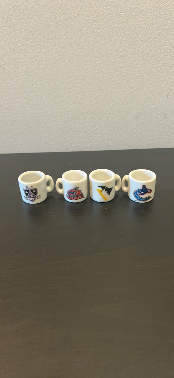 Set of 4 NHL Team Mini Mugs - photo 3