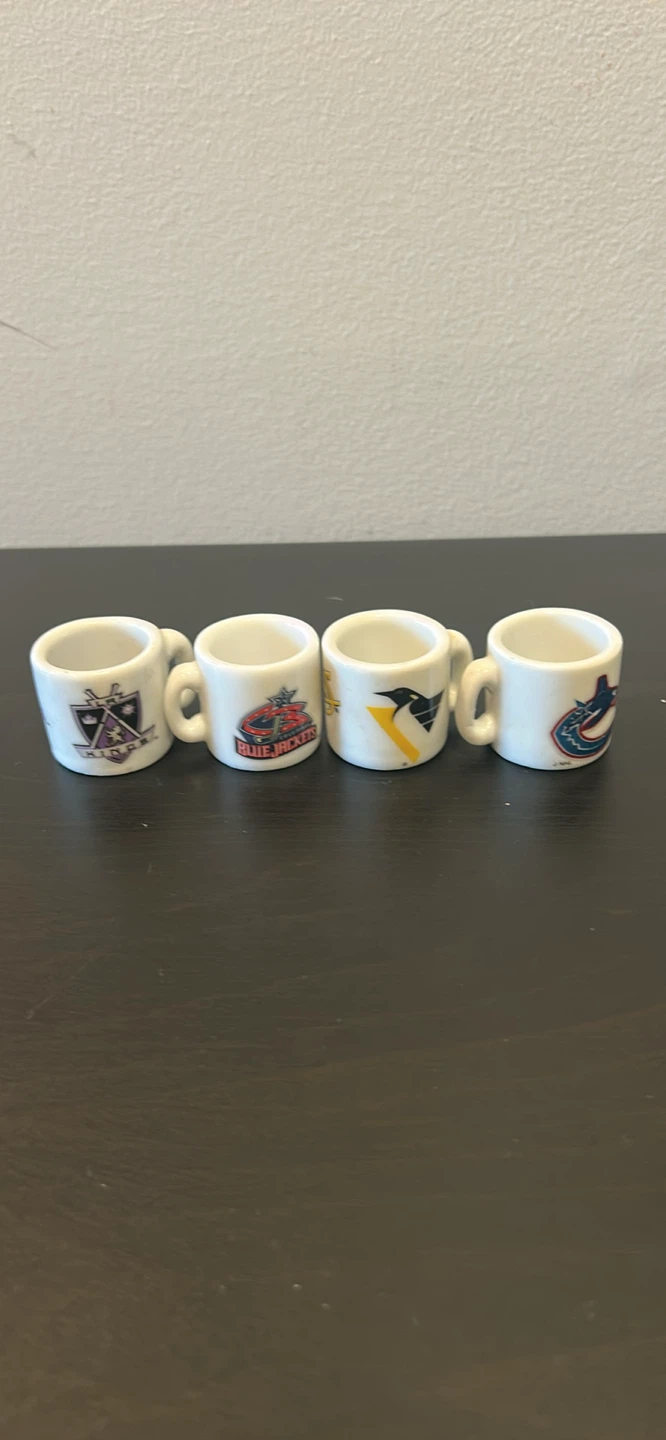 Set of 4 NHL Team Mini Mugs - photo 5