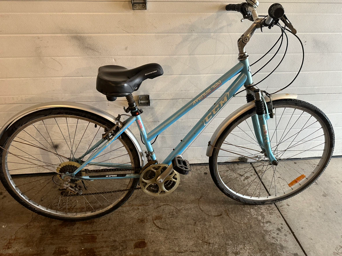 CCM Avenue 100 FS Hybrid Bicycle