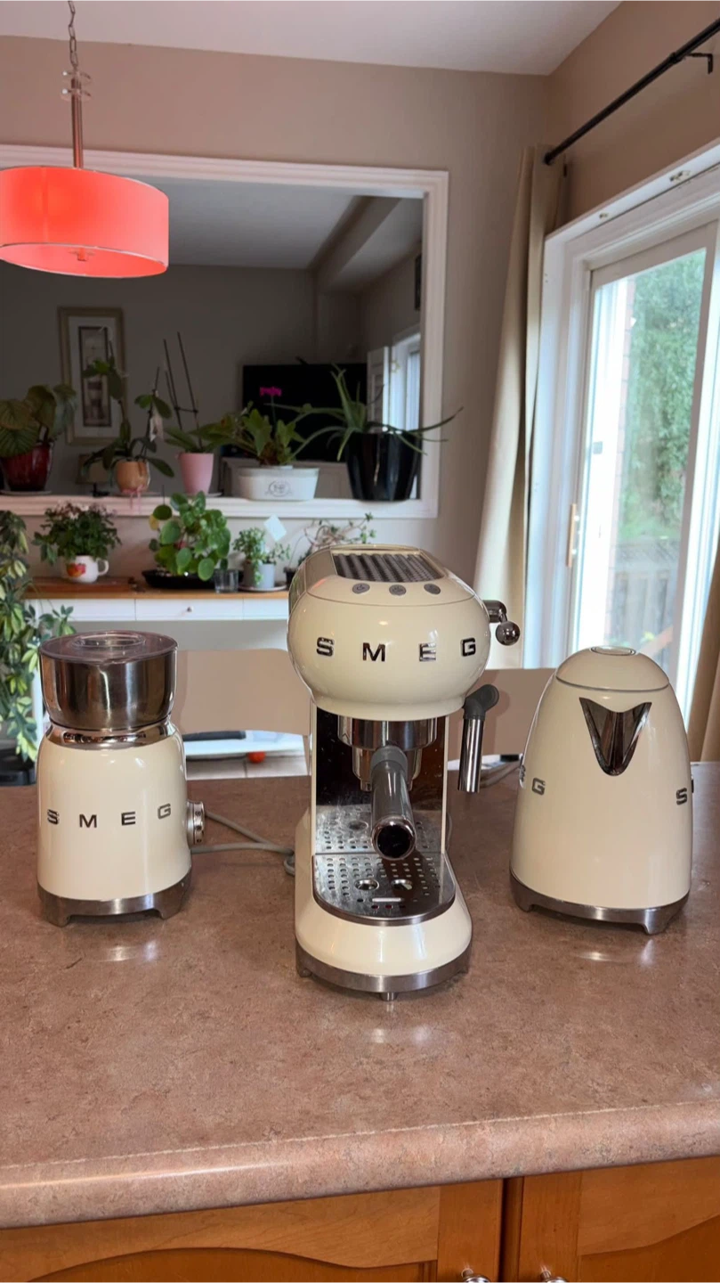 Smeg Espresso Coffee Machine and Kettle Set