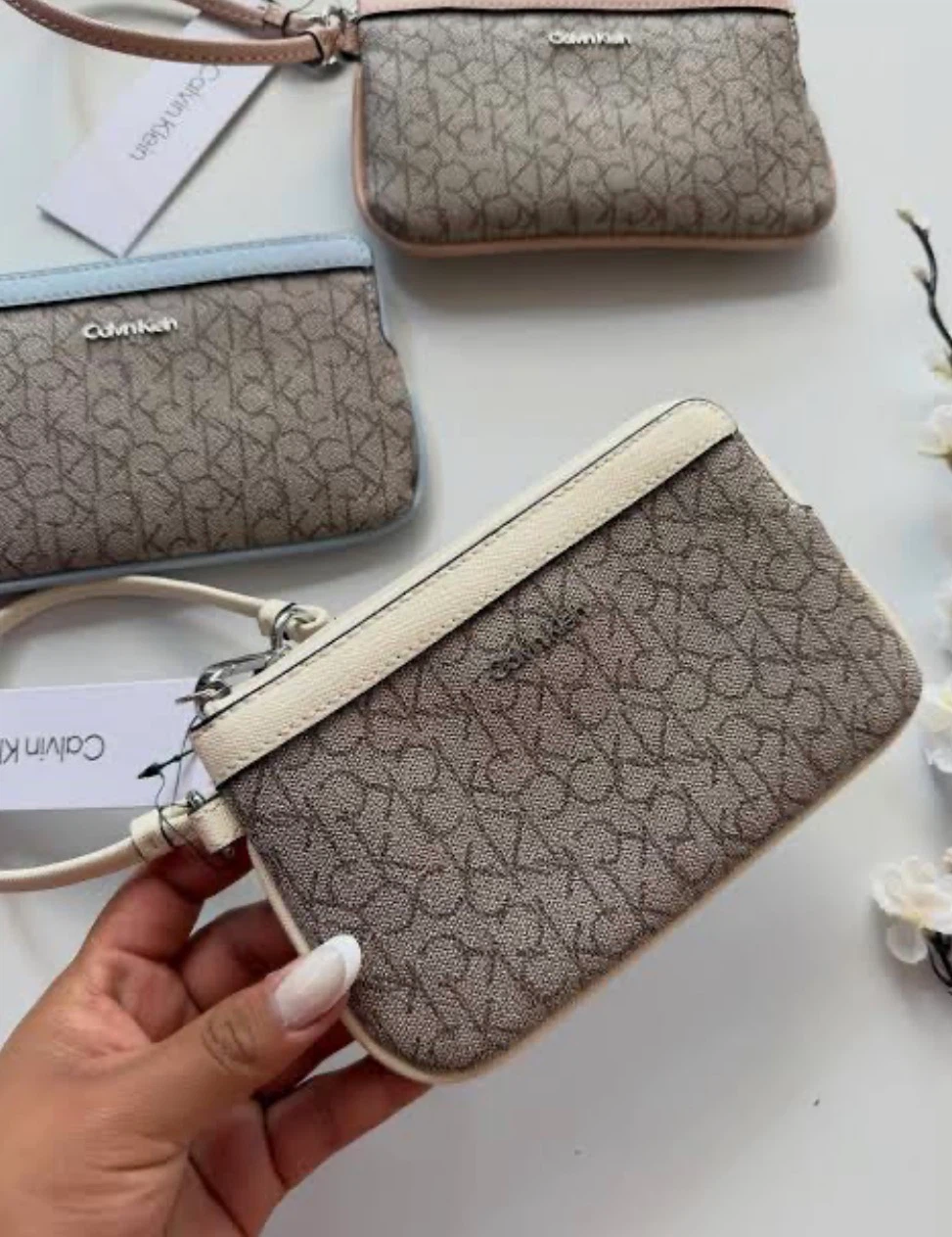 Calvin Klein wristlet clutch - photo 3