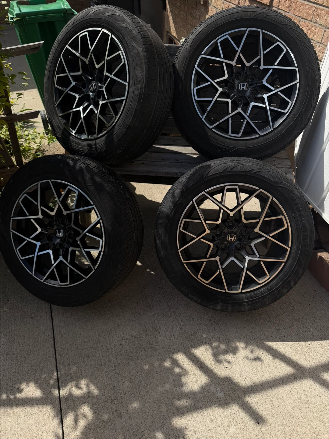 Honda 18-inch Alloy Wheels an winters 235-60R18 - photo 4