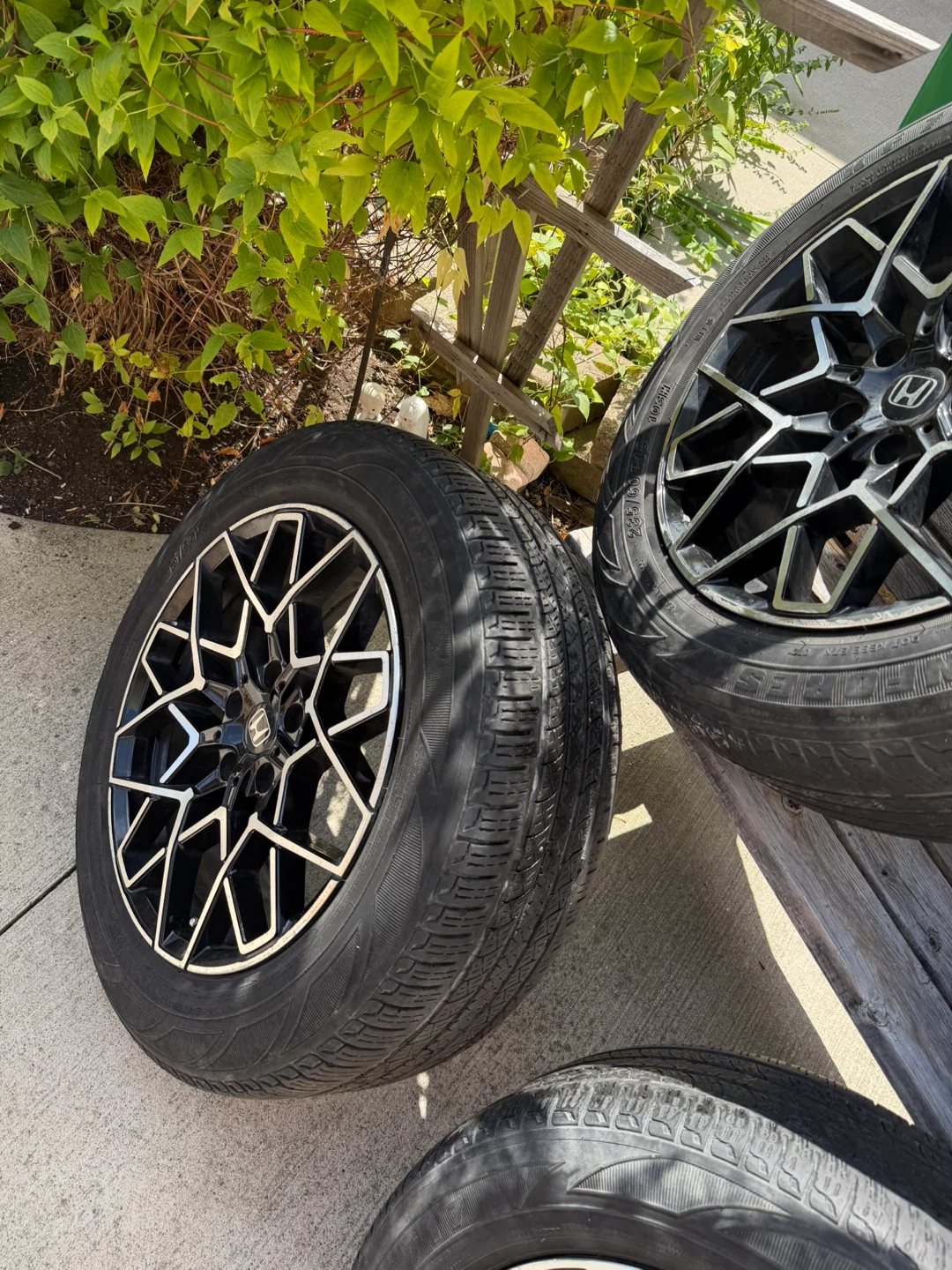 Honda 18-inch Alloy Wheels an winters 235-60R18 - photo 3