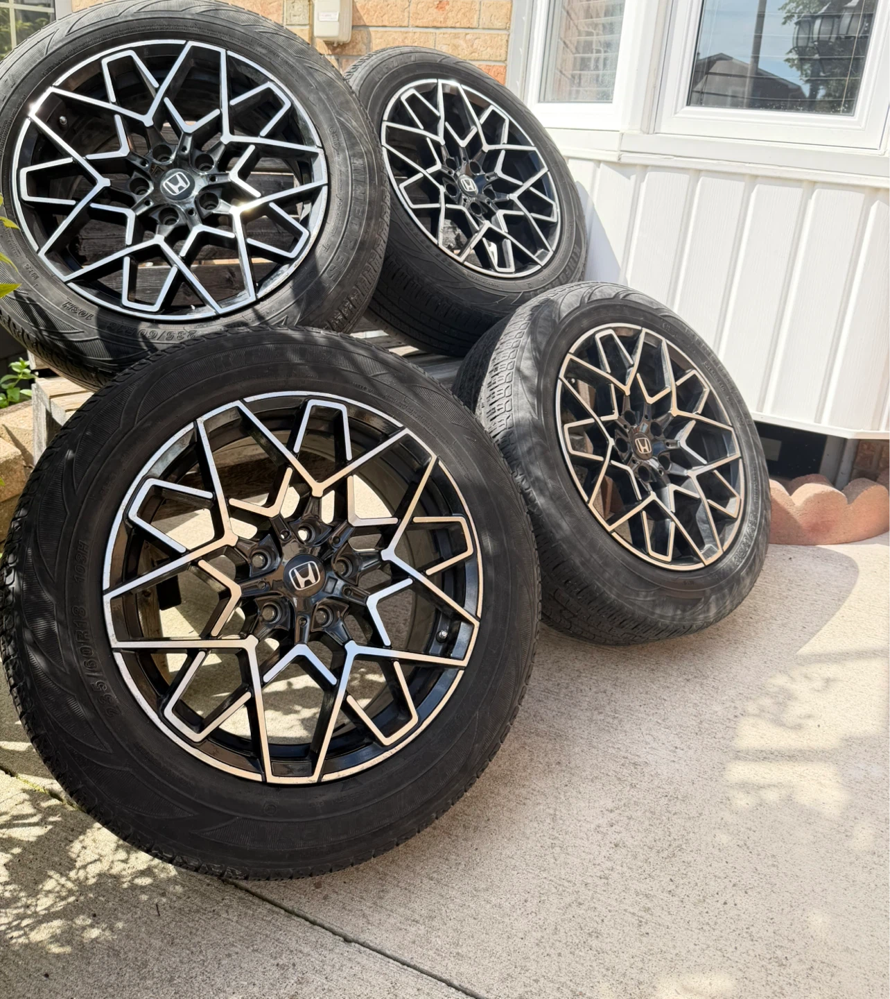 Honda 18-inch Alloy Wheels an winters 235-60R18 - photo 2