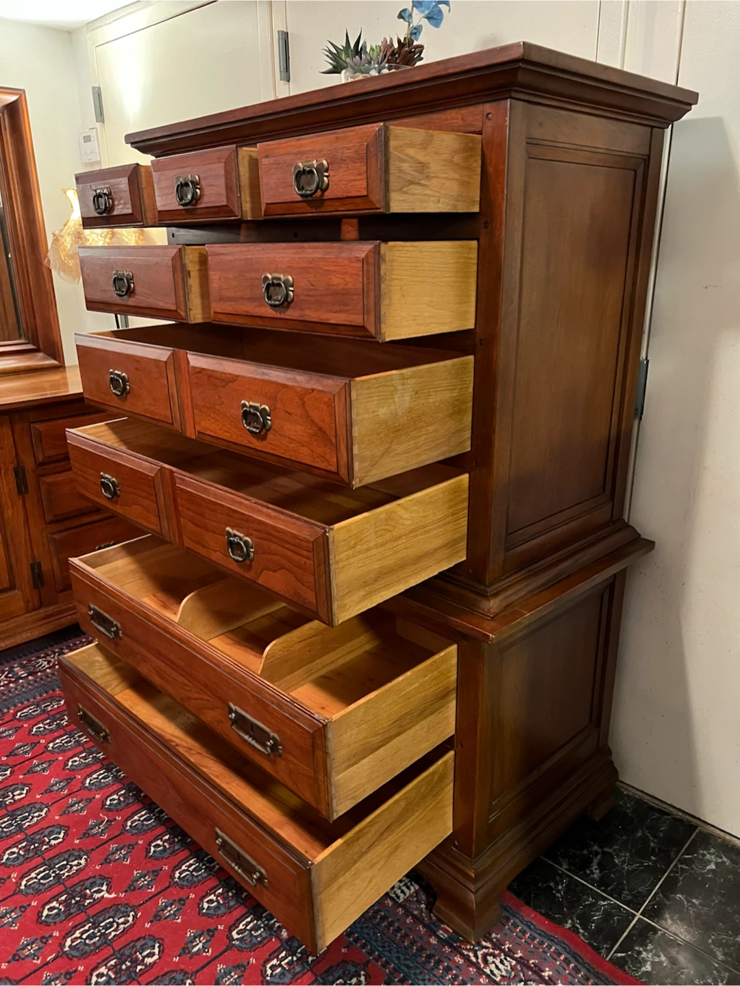 Vintage Bedroom Set (Chest, Dresser & Mirror) - Delivery Extra - photo 3
