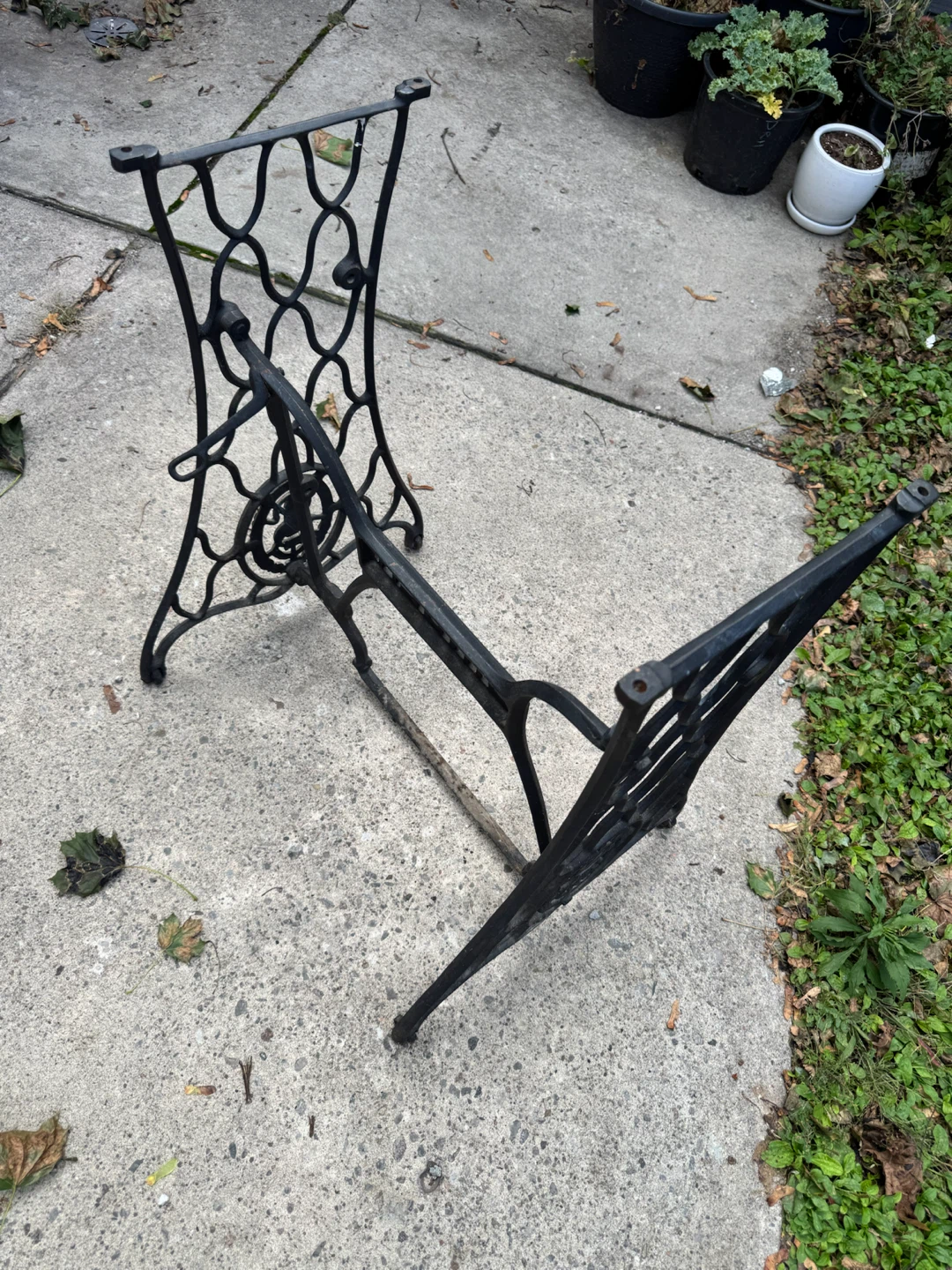 Vintage Singer Sewing Machine Cast Iron Base - photo 2