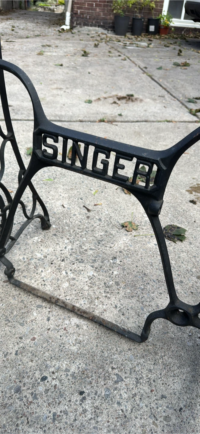 Vintage Singer Sewing Machine Cast Iron Base - photo 3