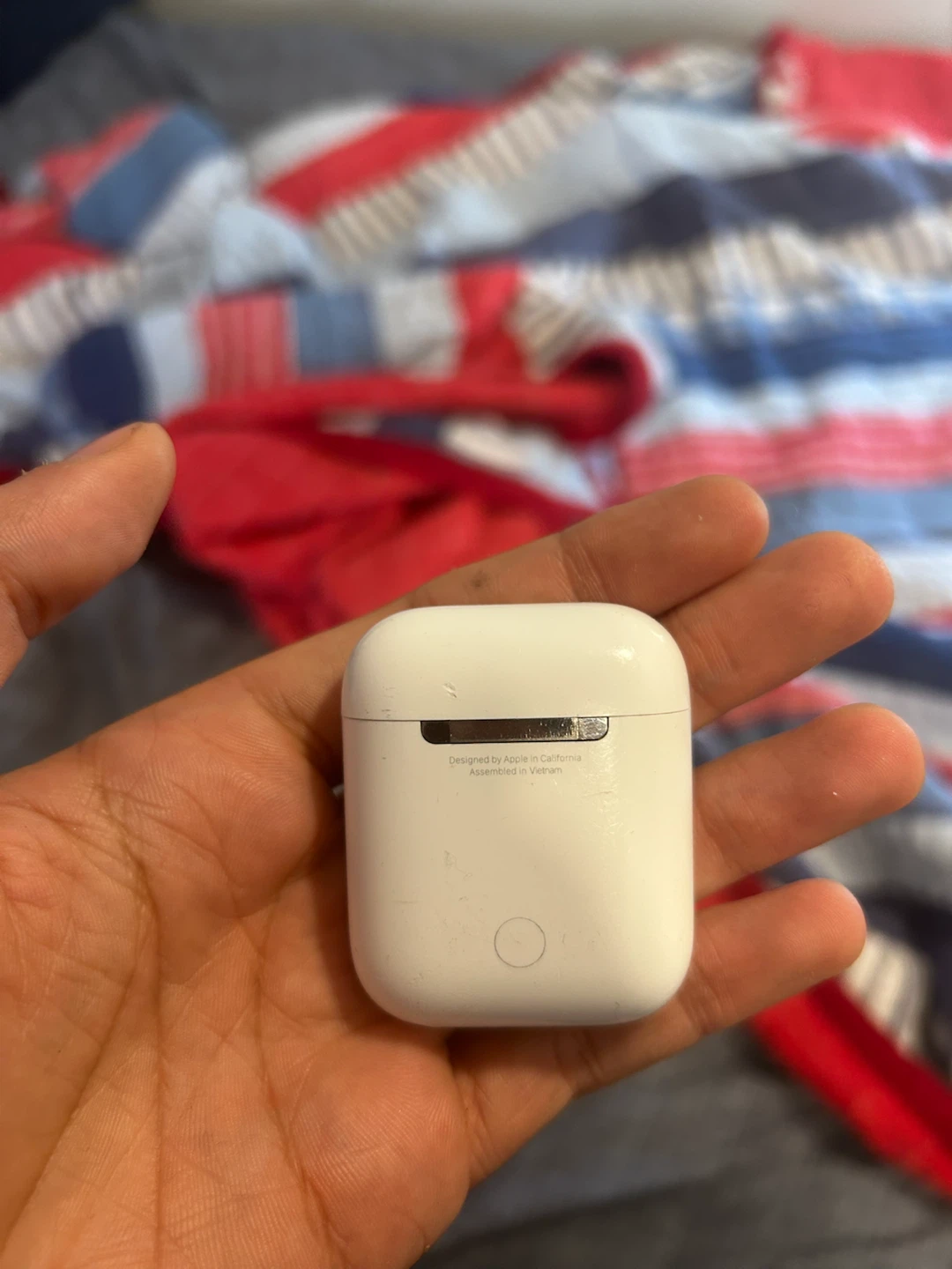 AirPods with Charging Case Right Side Doesn’t Work - photo 3
