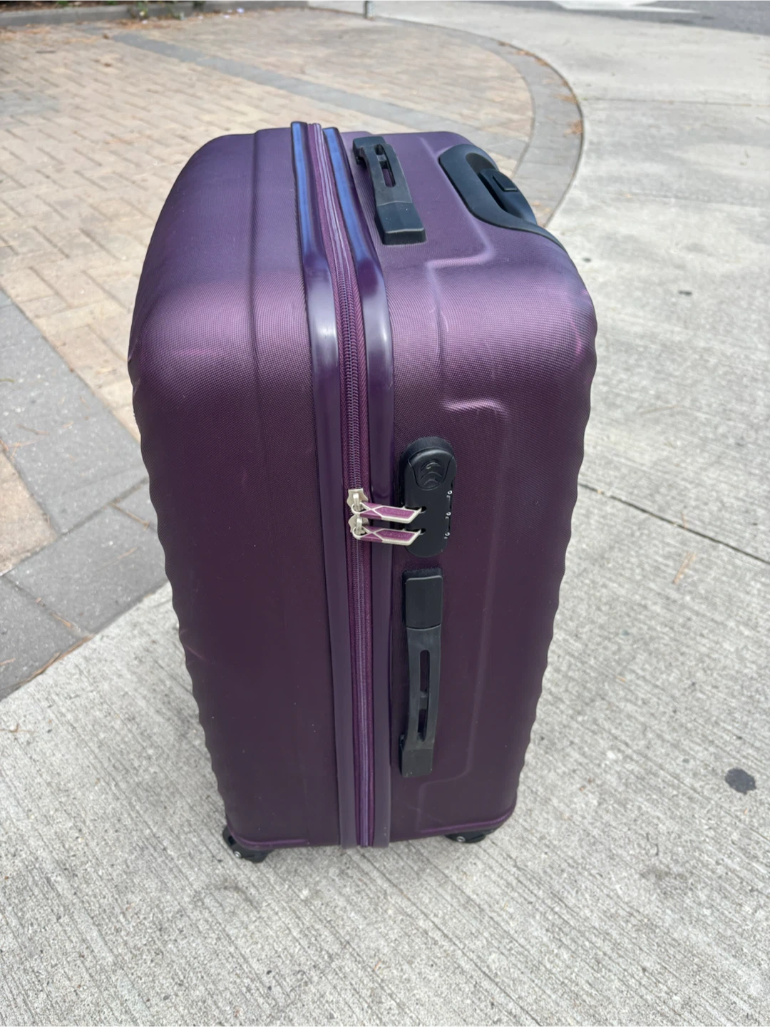 Medium American Tourister Spinner Luggage - photo 3