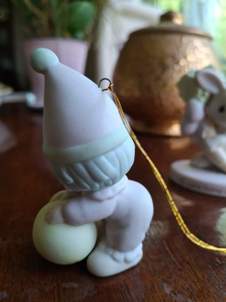 Small vintage Precious Moments (priced per item) - photo 3