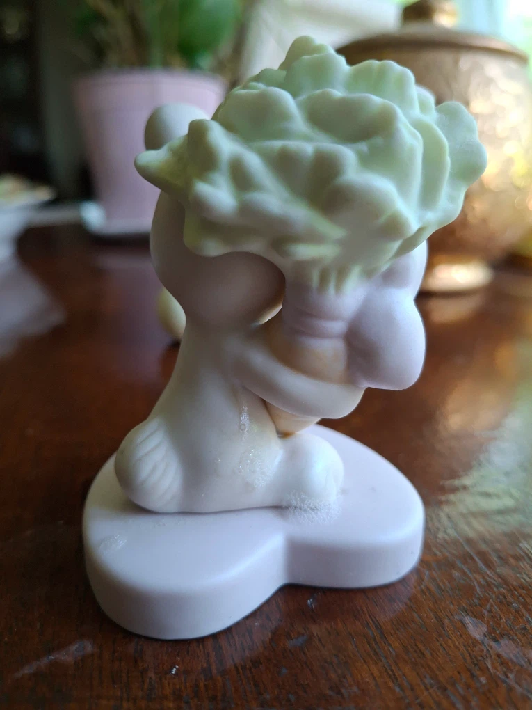 Small vintage Precious Moments (priced per item) - photo 5
