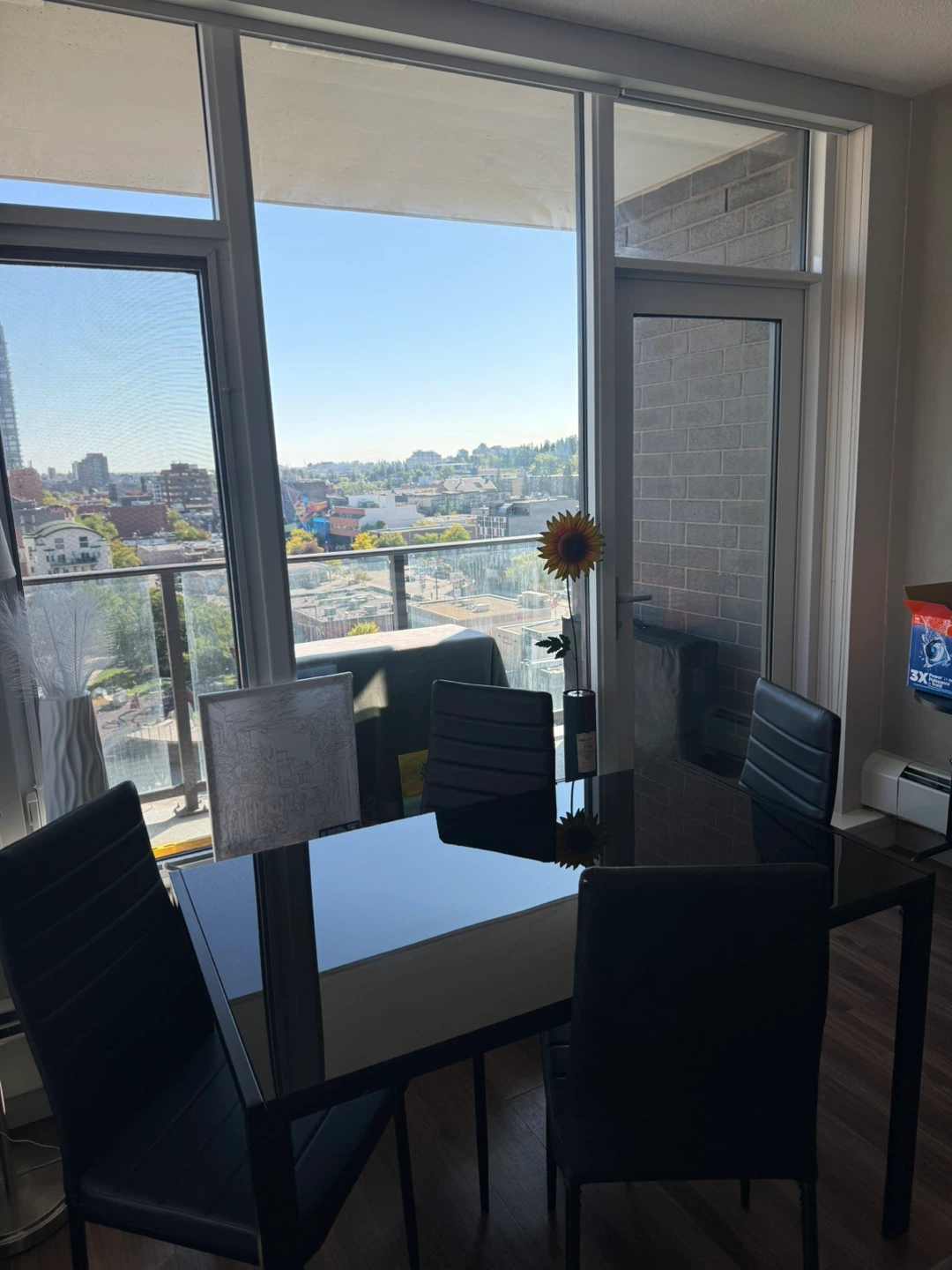 Modern FDW dining table with 4 matching chairs