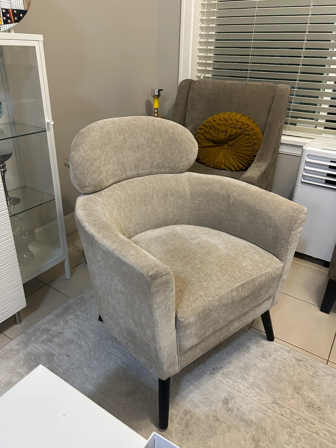 Modern beige accent chair - photo 2