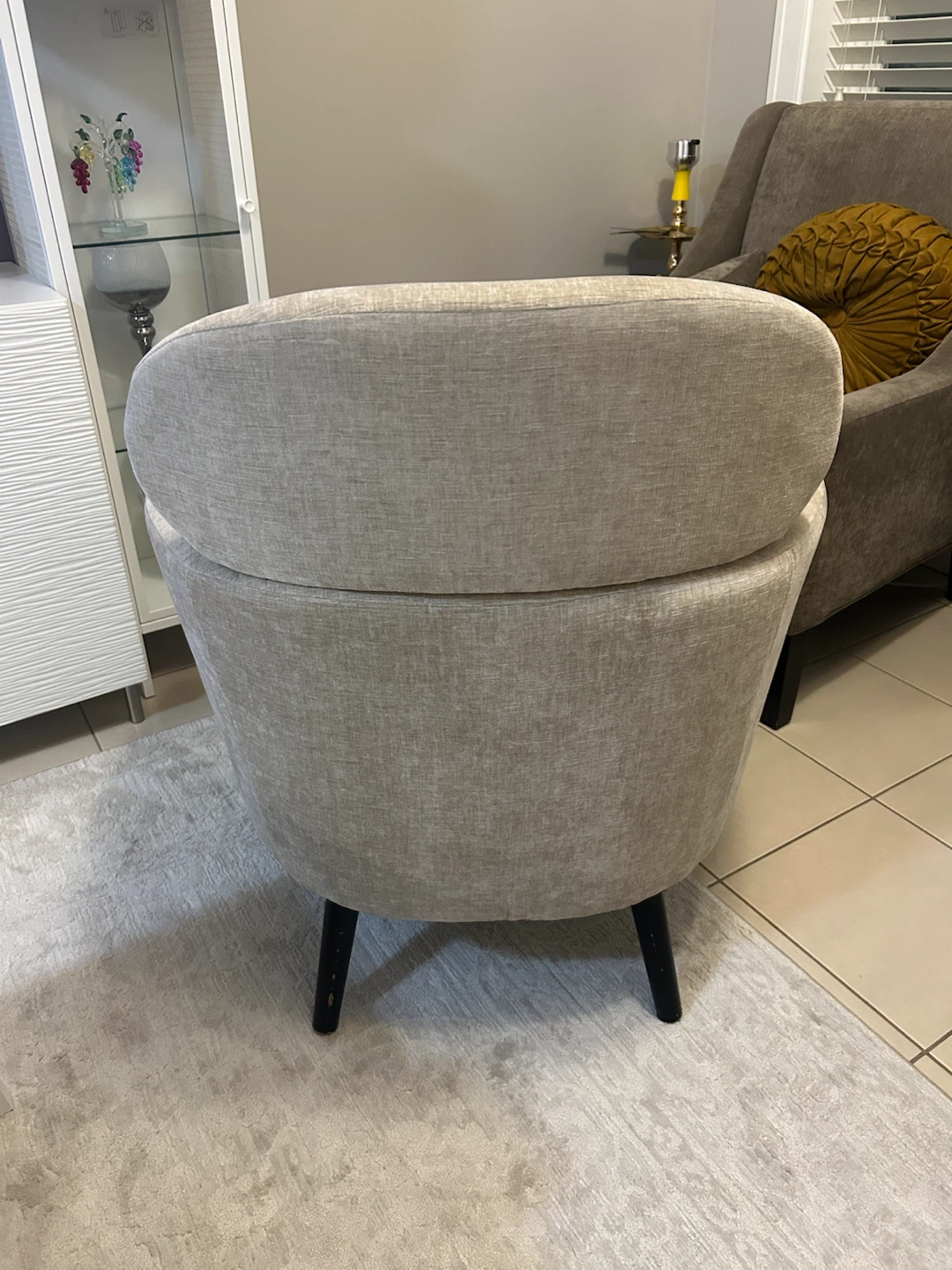 Modern beige accent chair - photo 4