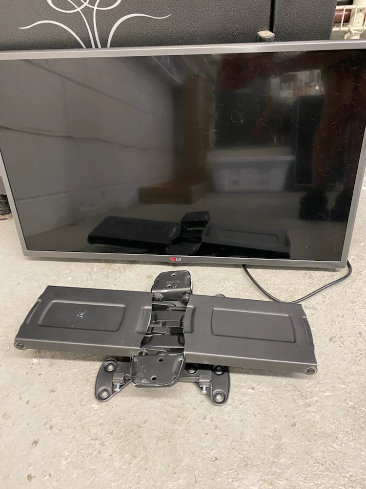 LG 32-inch LED TV (32LB5600)