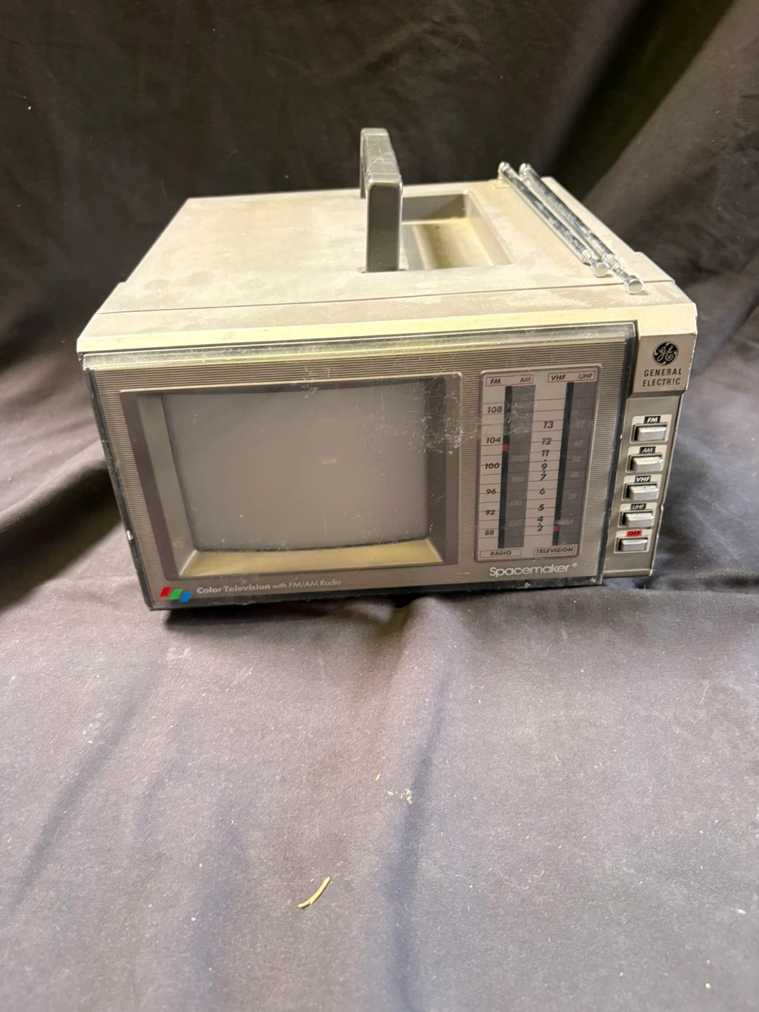 GE Spacemaker Portable Colour TV and FM/AM Radio
