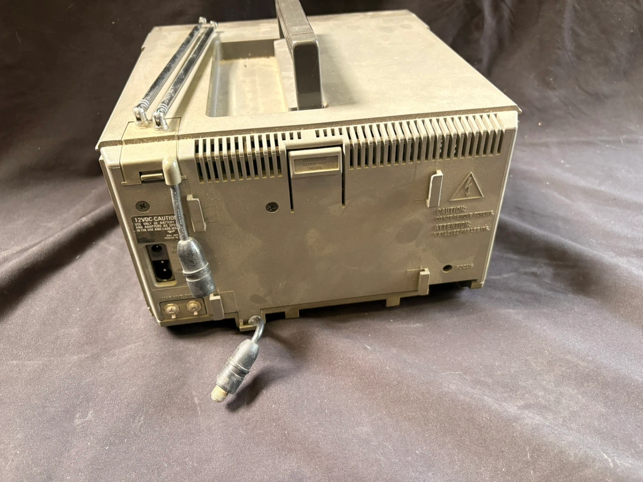 GE Spacemaker Portable Colour TV and FM/AM Radio - photo 5