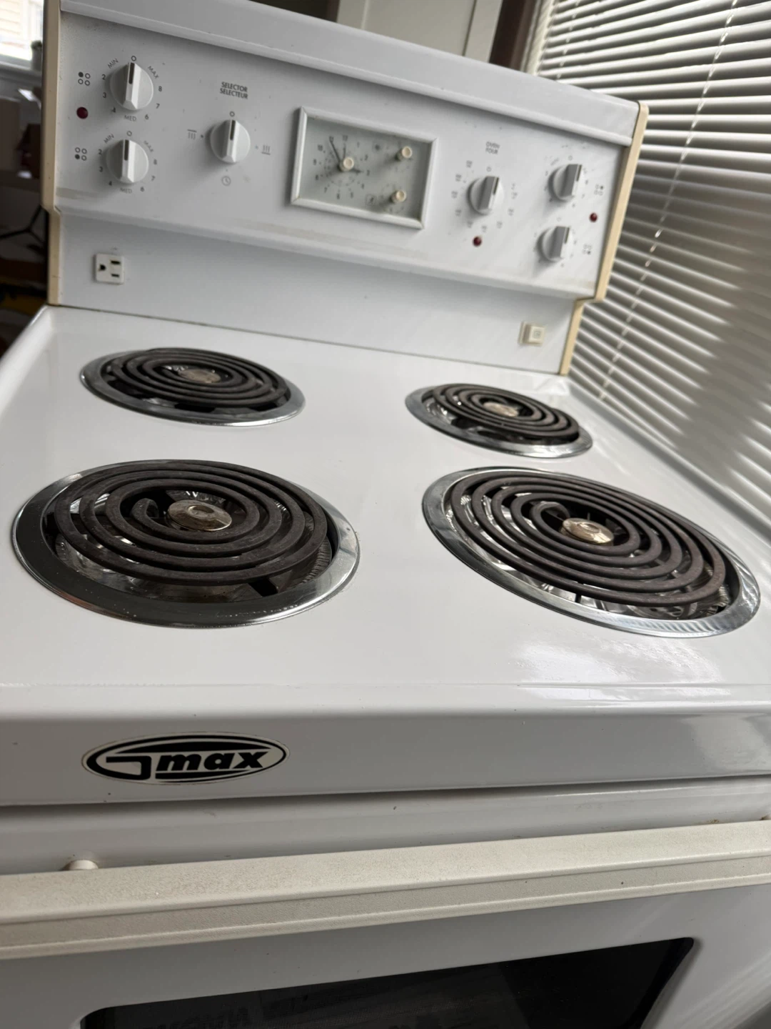 Fridge/ stove/ washer / dryer package - photo 3