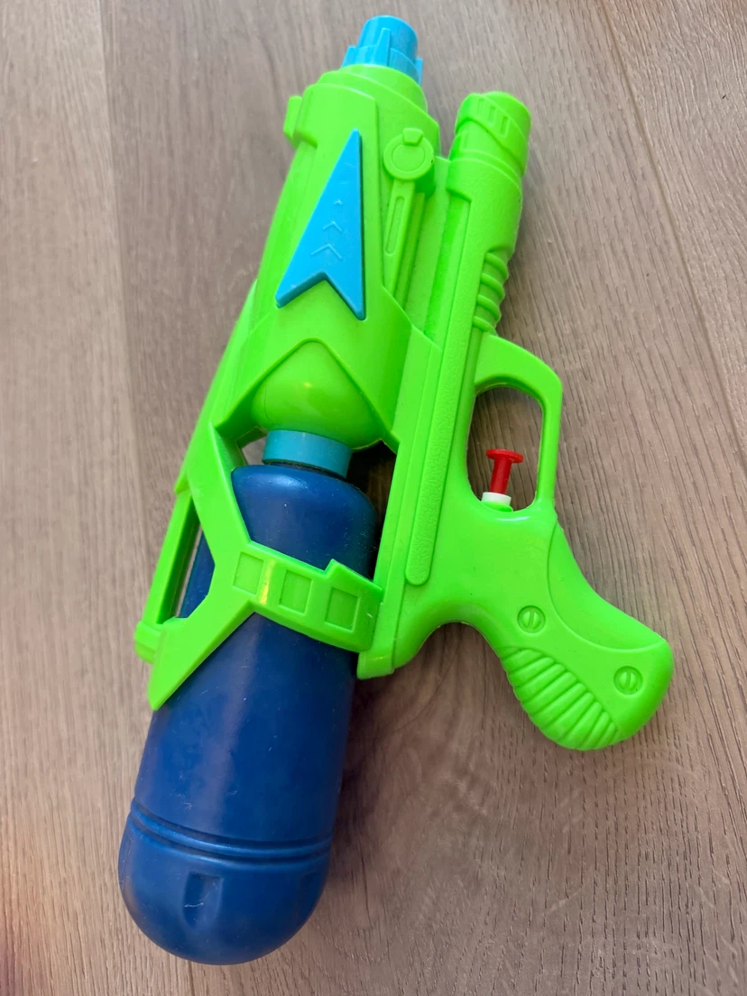 Three toy bubble and water blasters - photo 3