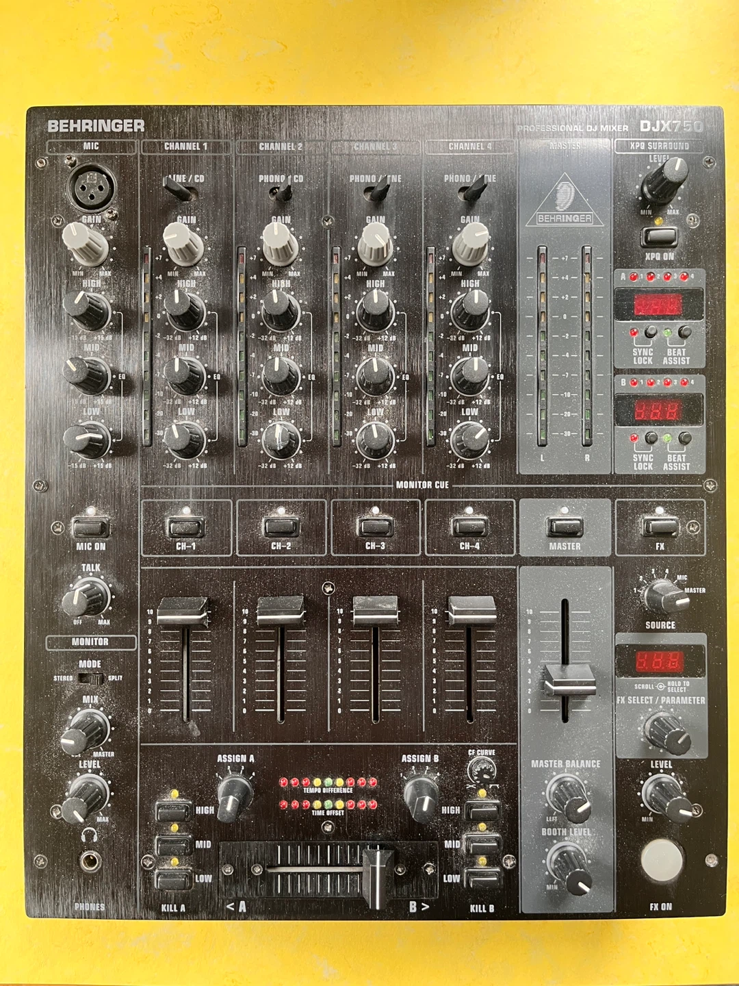 Behringer DJX750 Professional DJ Mixer