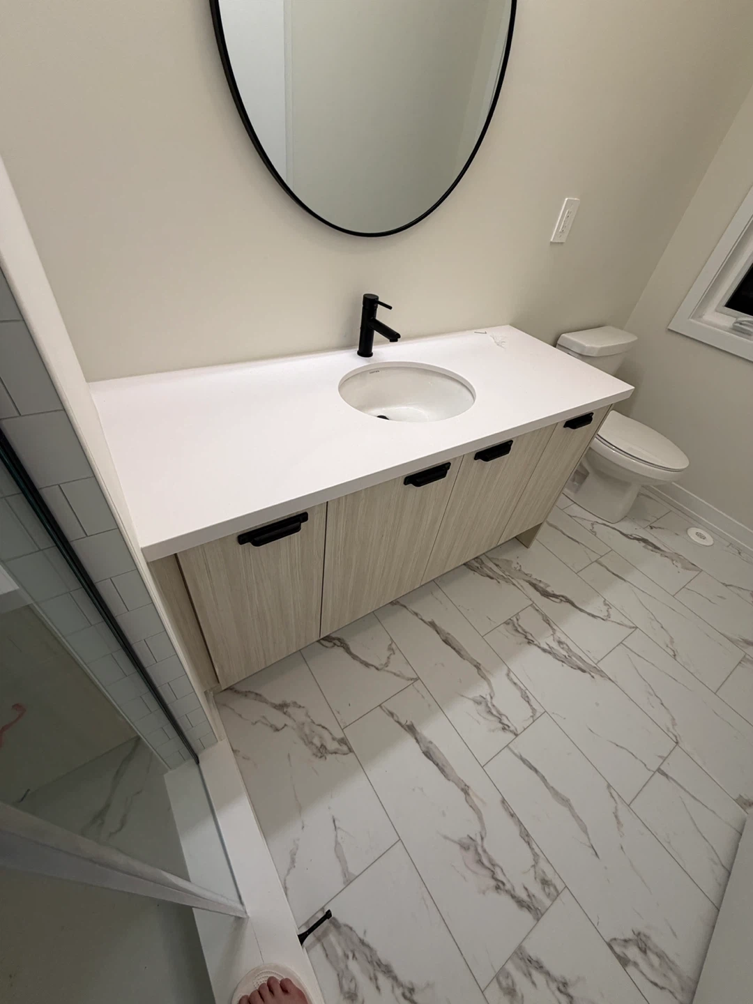 Brand new washroom vanity with Delta faucet and sink - photo 3