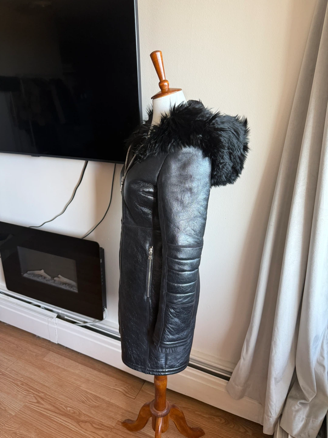 Prada Authentic Black Hooded alpaca and ship Fur Trim Coat - photo 4