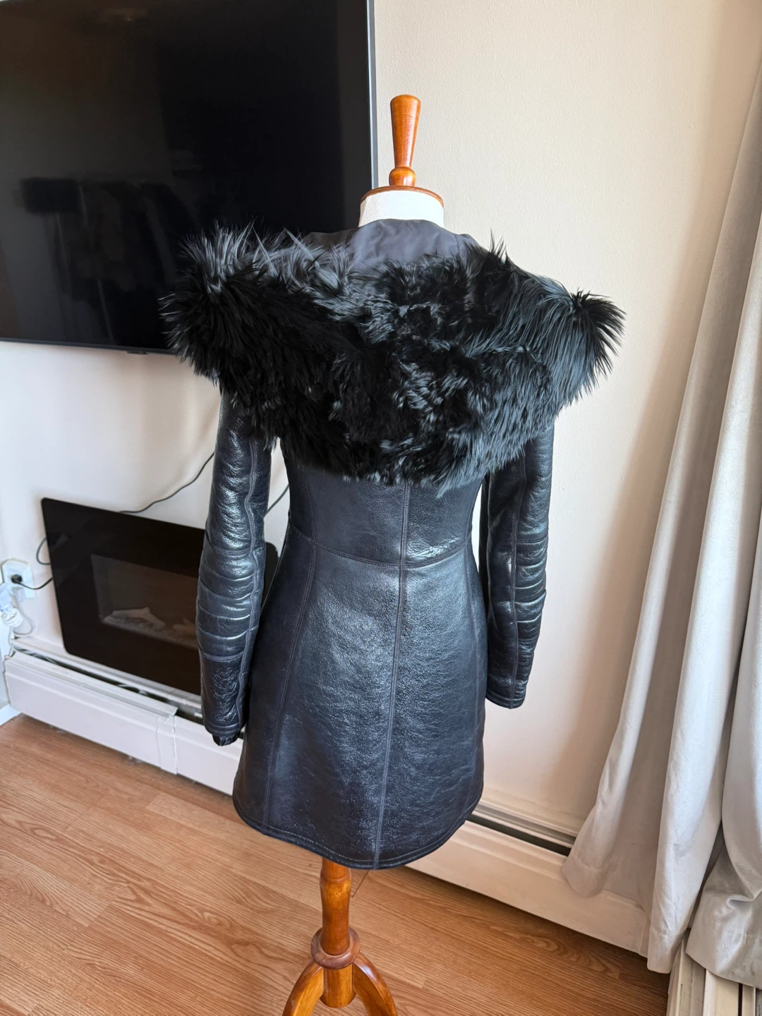 Prada Authentic Black Hooded alpaca and ship Fur Trim Coat - photo 2
