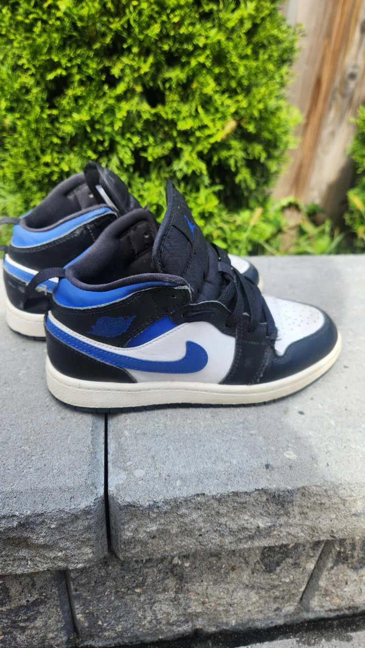 Nike Jordan Kids Shoes Size 1Y - photo 3