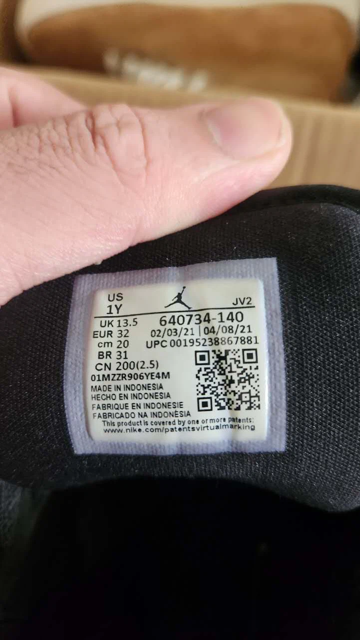 Nike Jordan Kids Shoes Size 1Y - photo 4