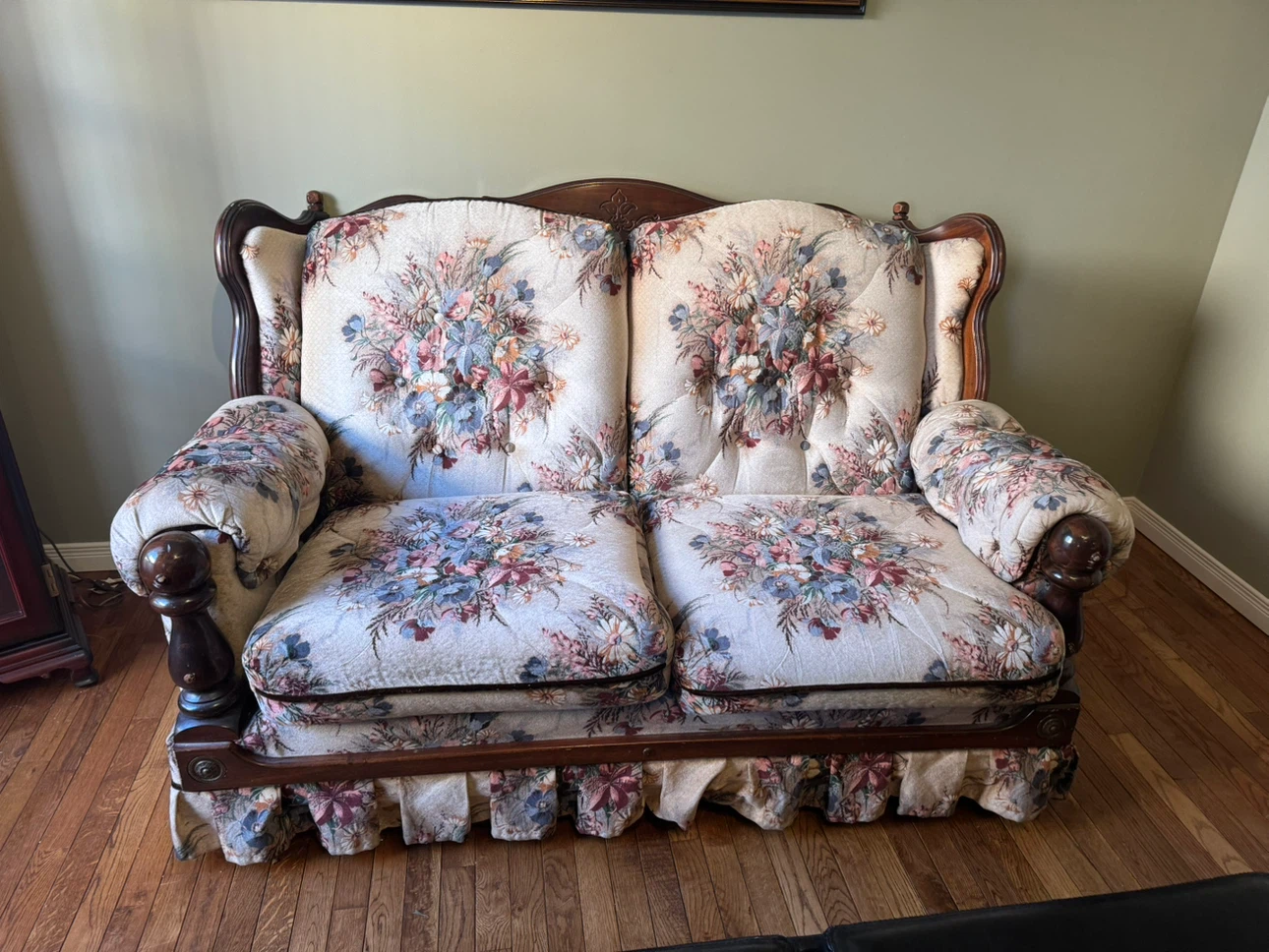 Vintage Floral Loveseat - photo 3