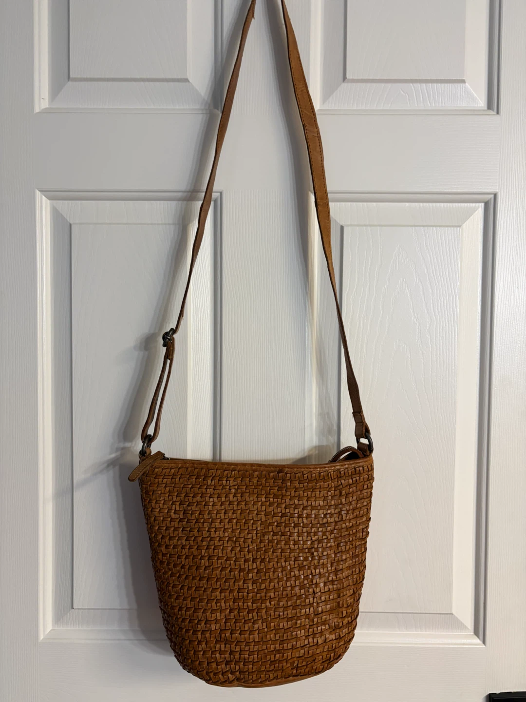 Vilenca Holland Woven Leather Crossbody Bag