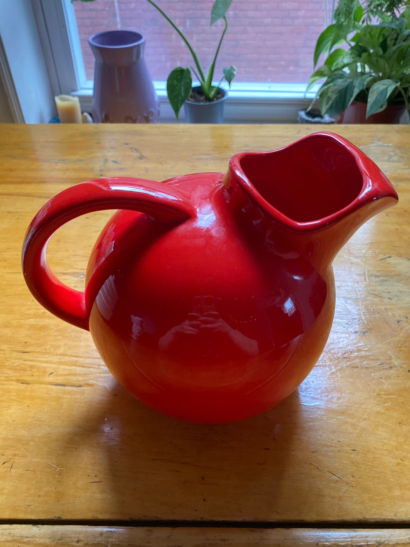 Round red jug/teapot