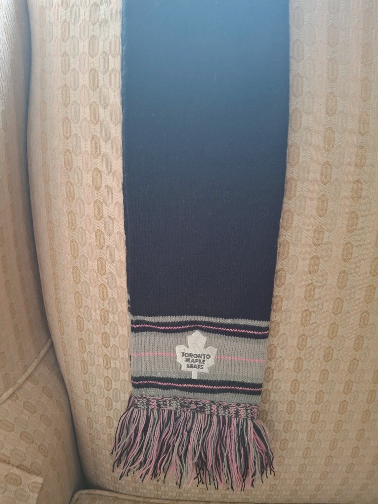 Toronto Maple Leafs scarf - photo 3