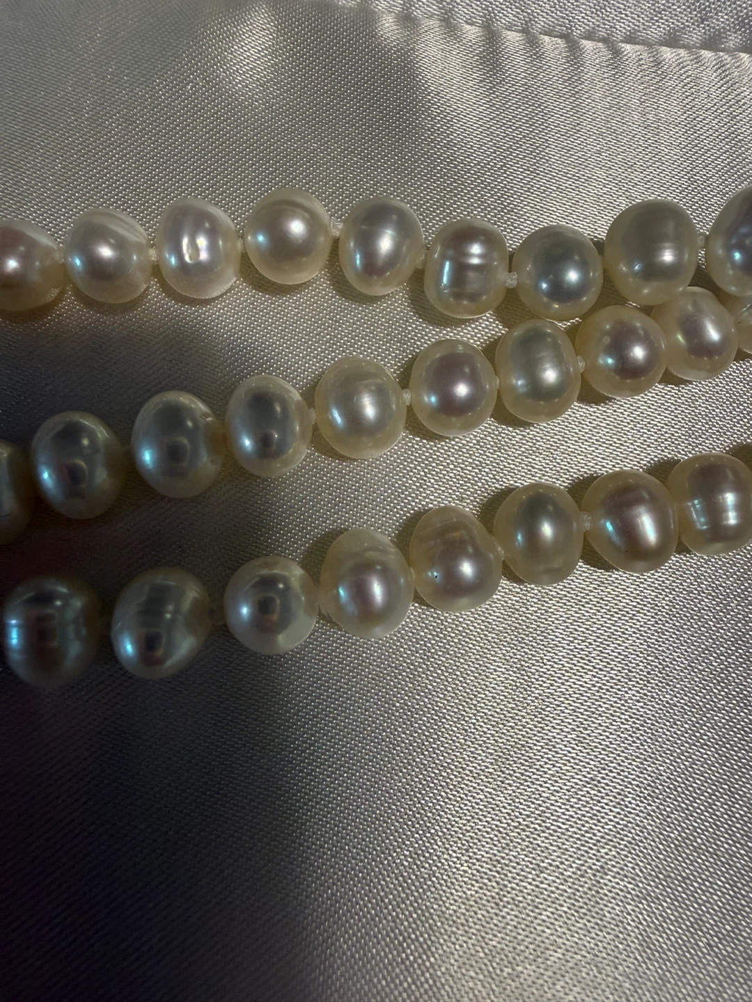 Lord & Taylor Pearl Necklace with case and box - photo 4