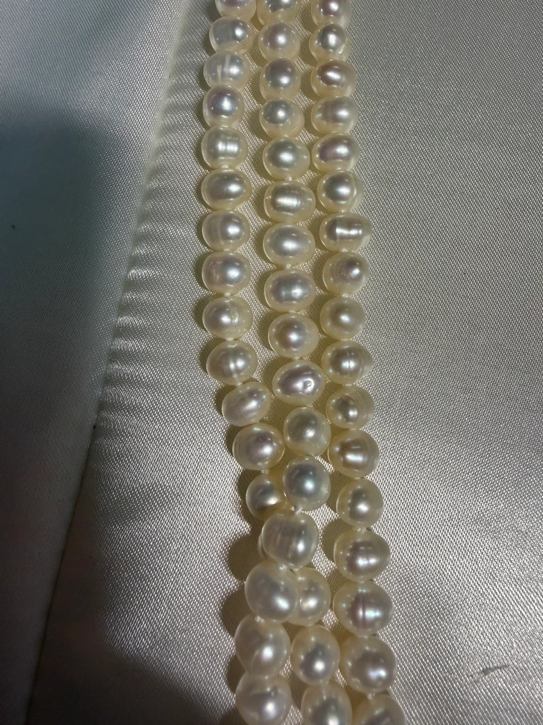 Lord & Taylor Pearl Necklace with case and box - photo 5