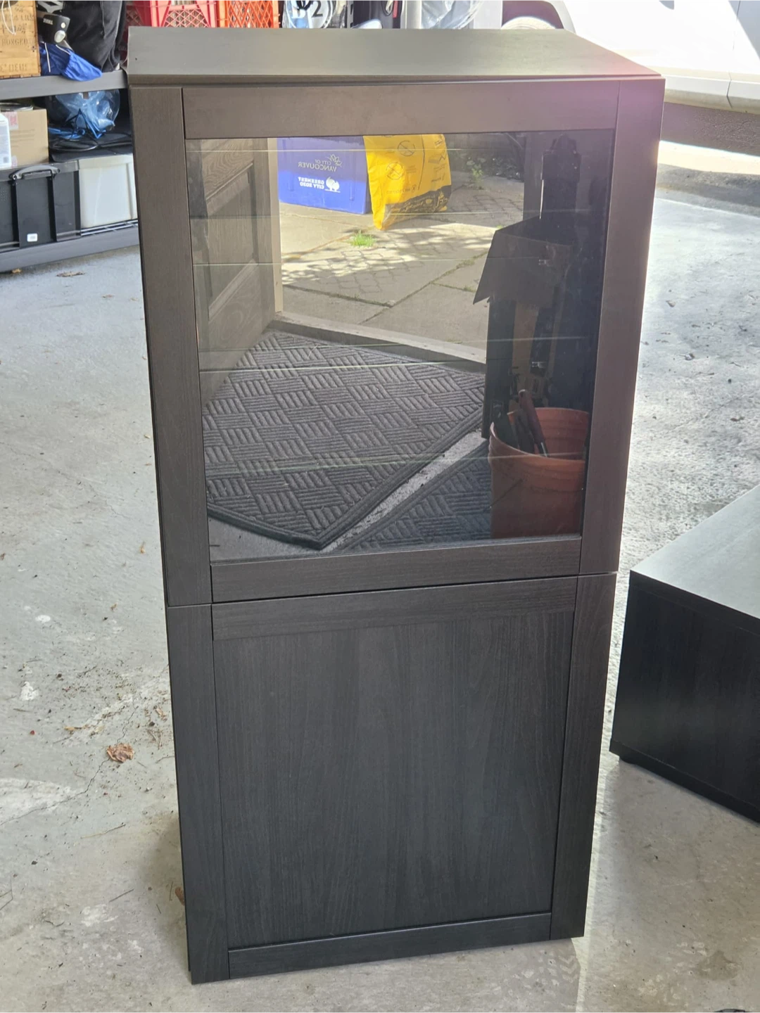 Cabinet with glass doors - photo 2