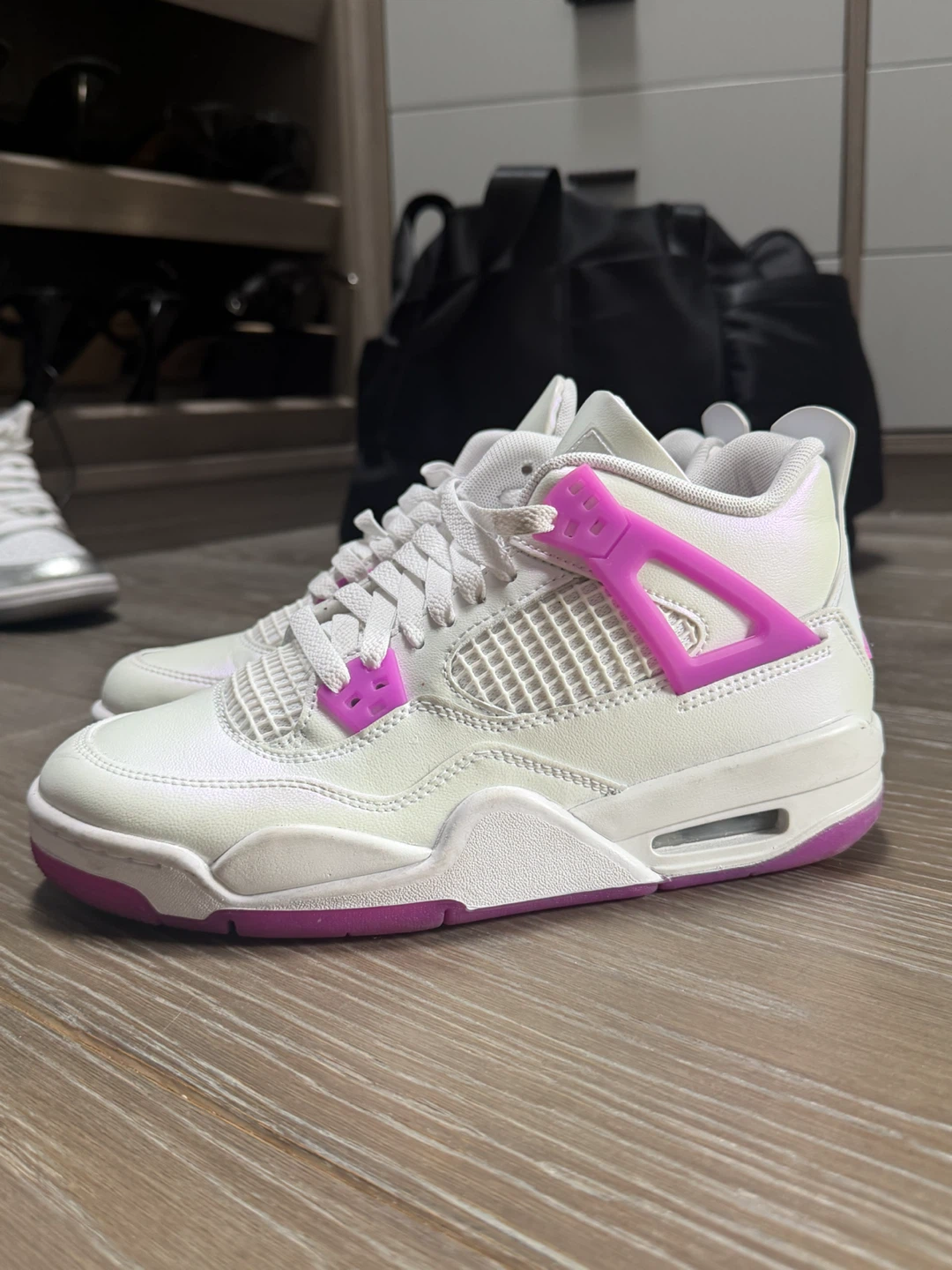 Air Jordan 4 Retro White/Pink – Size 6Y