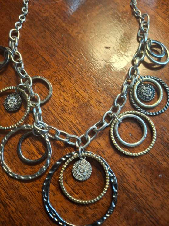 Necklace with detailed circle pattern - photo 2