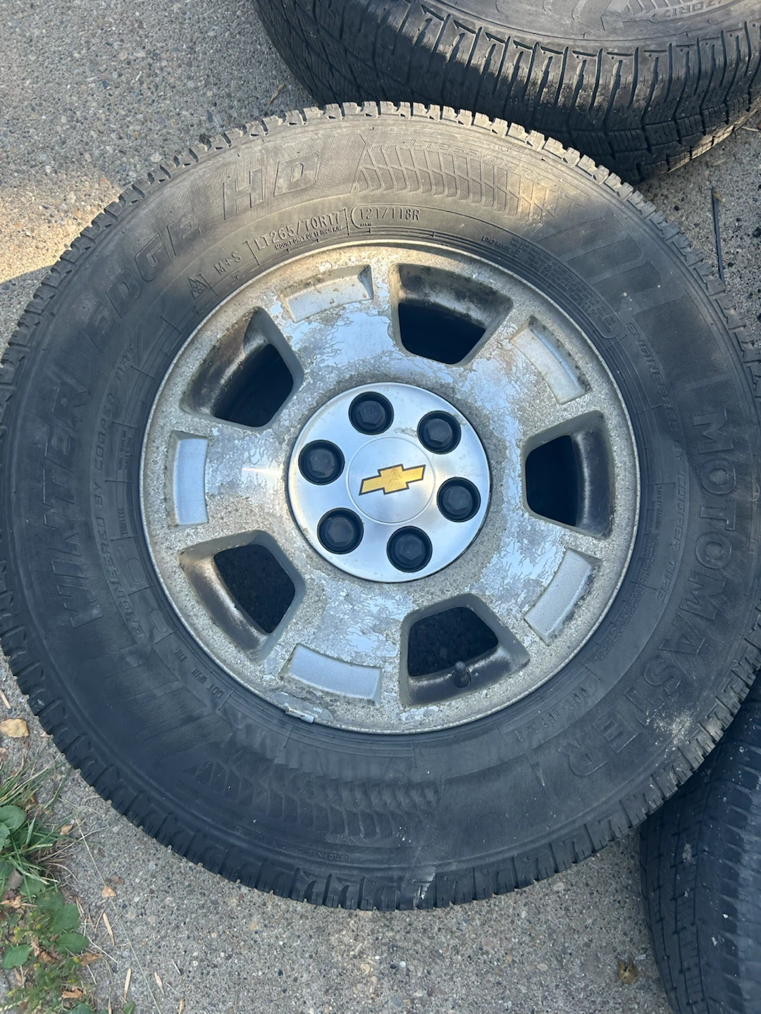 Motomaster Winter Edge HD Tires with Chevrolet Rims - photo 3