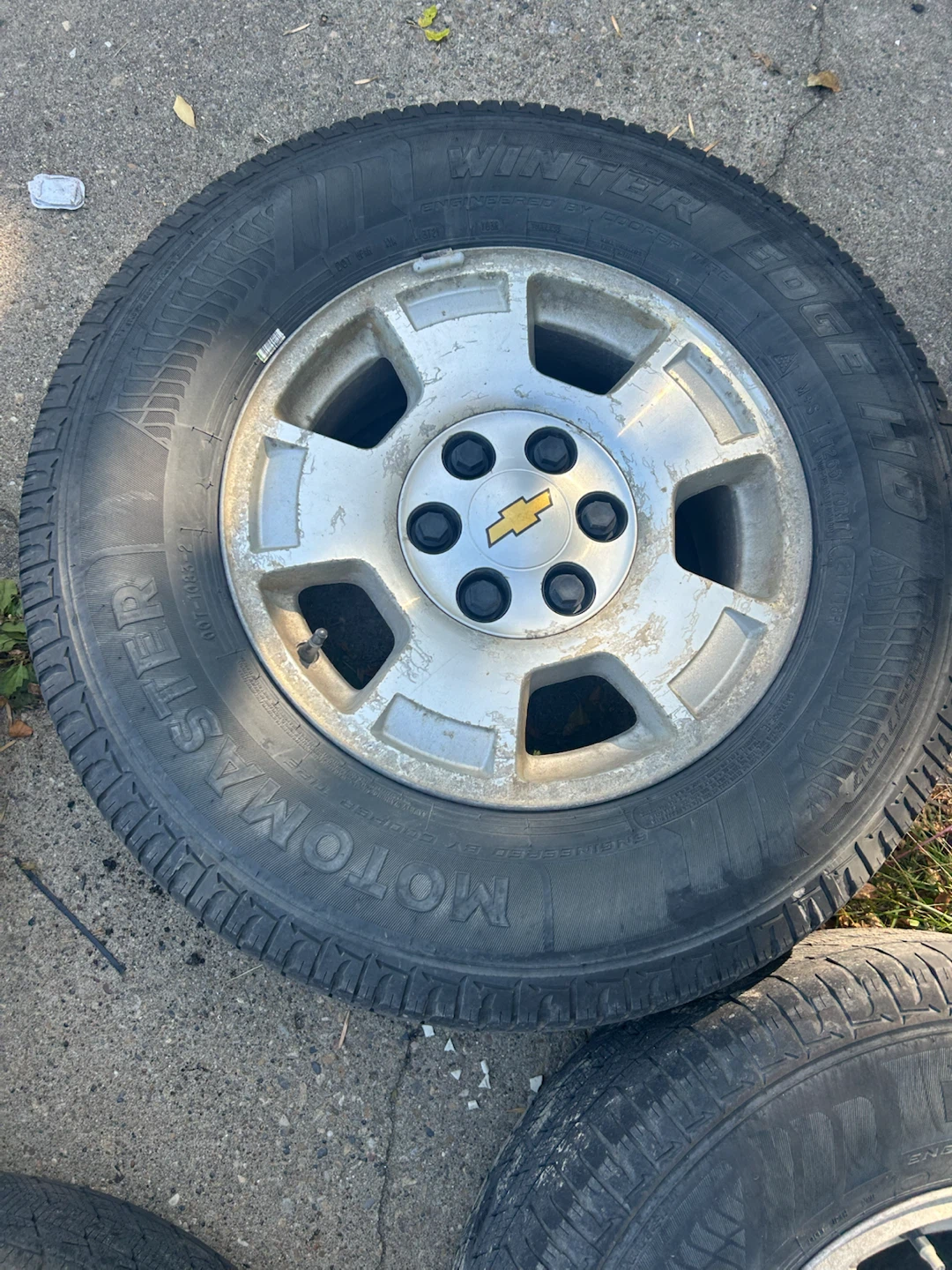 Motomaster Winter Edge HD Tires with Chevrolet Rims - photo 5