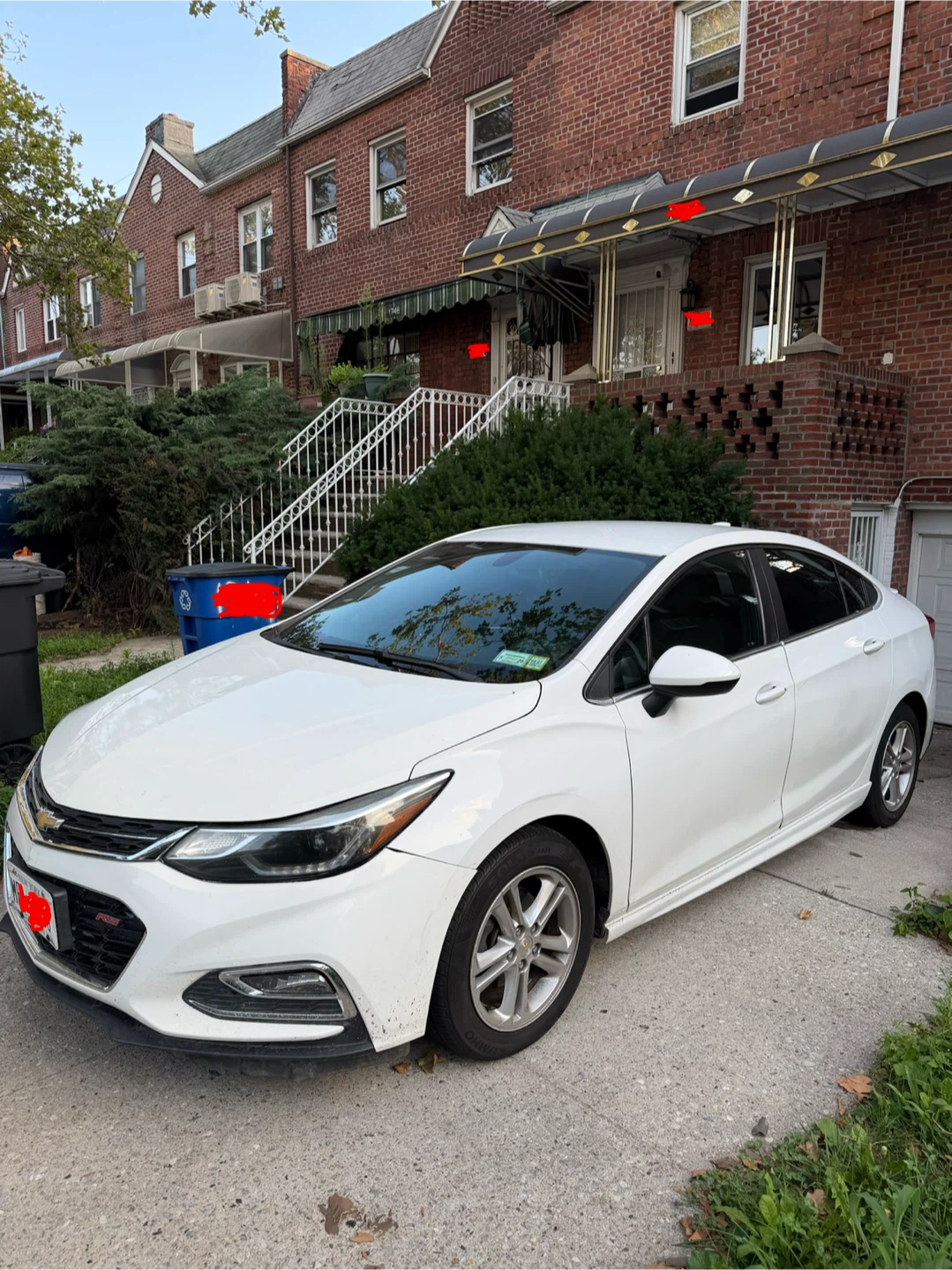 White Chevrolet Cruze limited