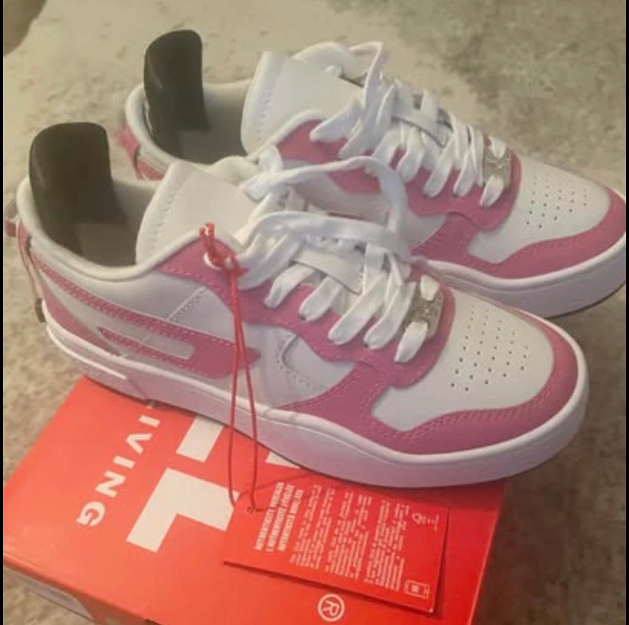 BNWT Diesel Sneakers - photo 2