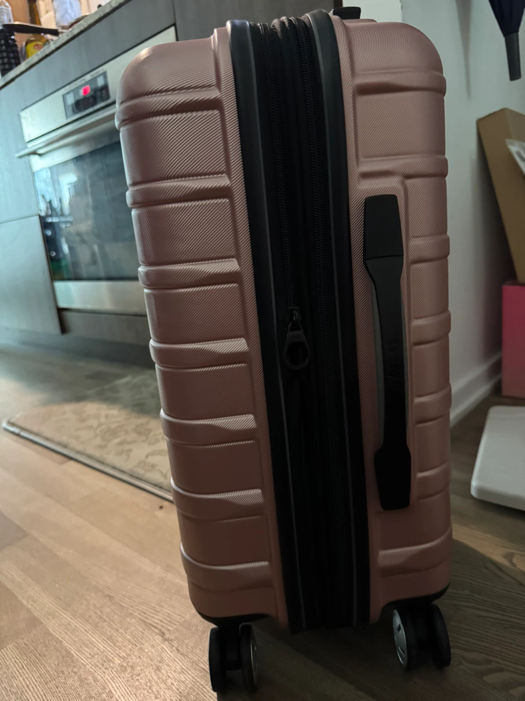 Samsonite 20“ RoseGold Hardside Spinner Luggage - photo 3