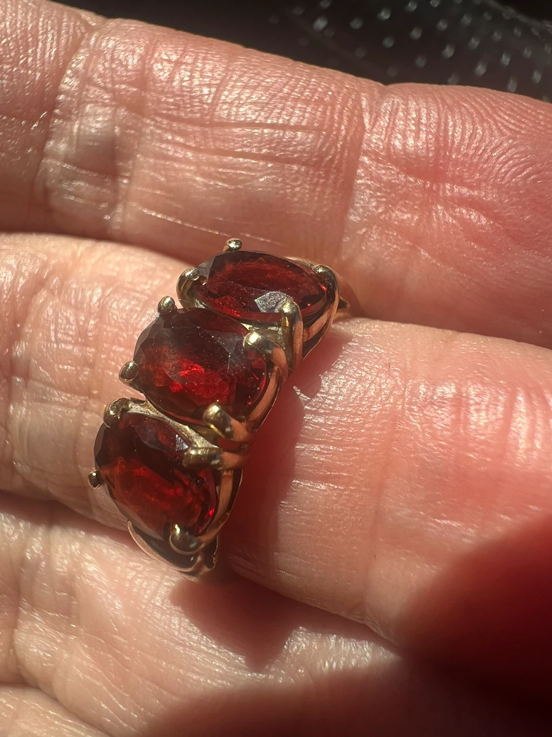 10 k Three-Stone Garnet Gold Ring - photo 2