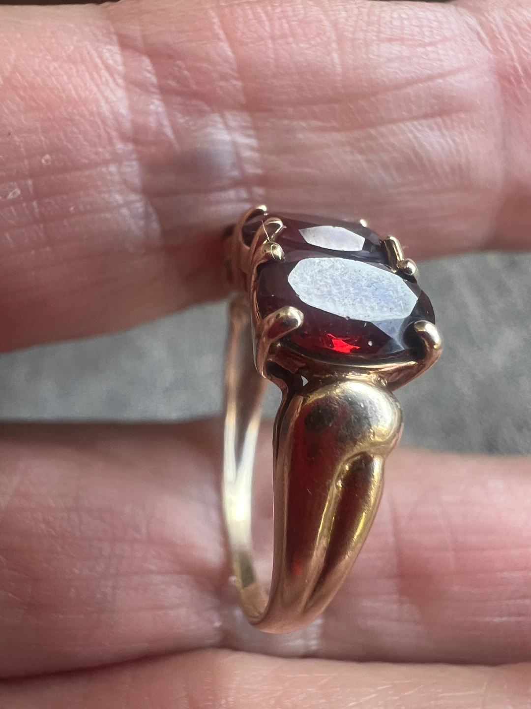 10 k Three-Stone Garnet Gold Ring - photo 4