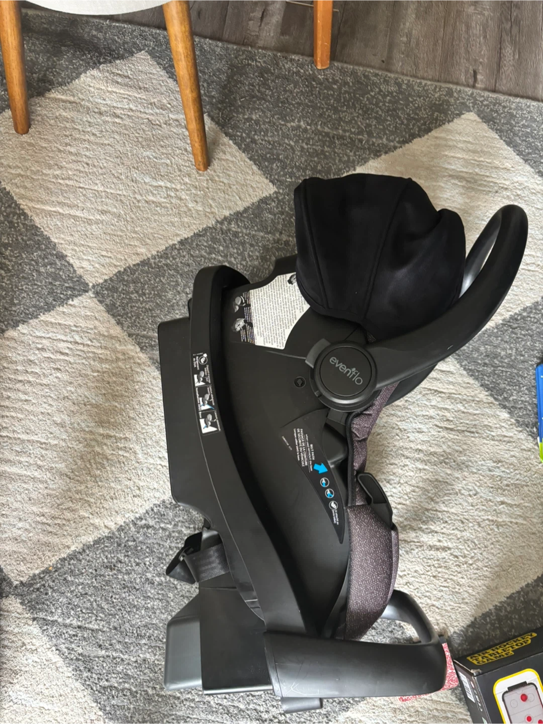 Evenflo Litemax Safemax Infant Car Seat - photo 2