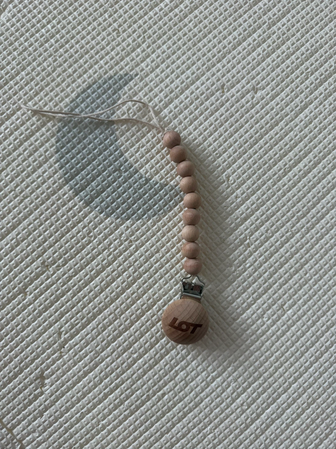 LOT Wooden Pacifier Clip - photo 2