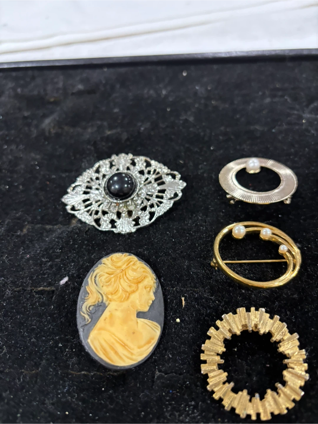 Set of 9 Vintage Style Decorative Brooches - photo 2