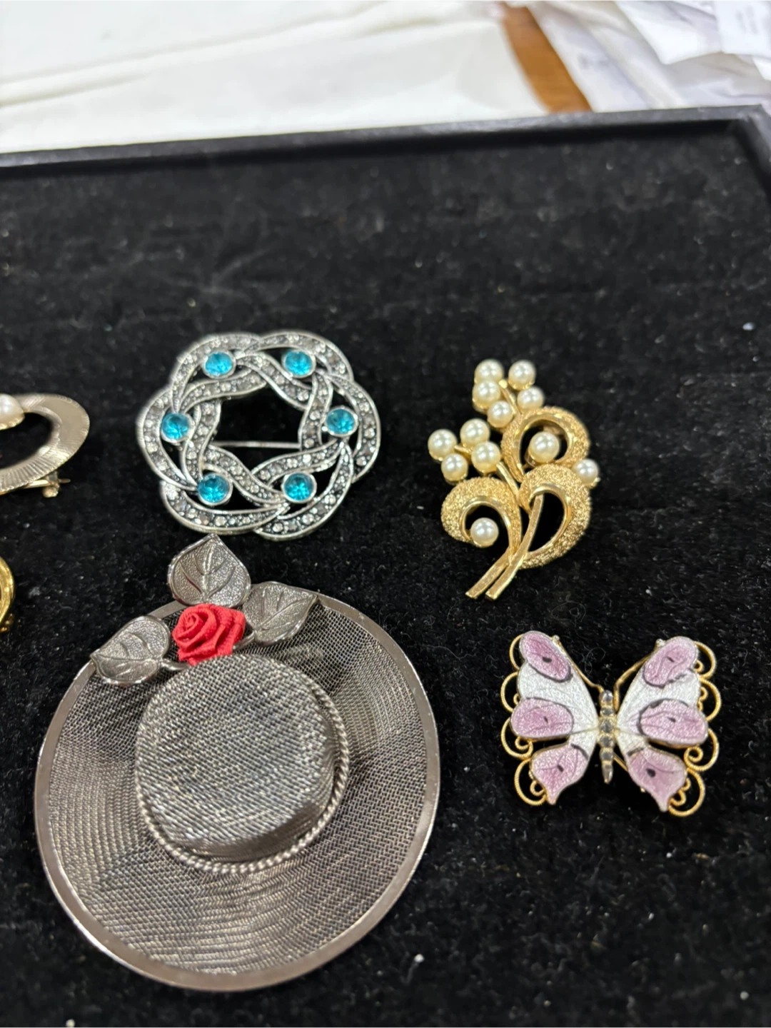 Set of 9 Vintage Style Decorative Brooches - photo 4